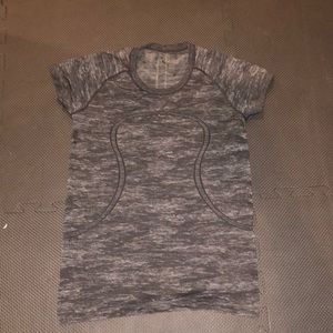 Lululemon swiftly tech short sleeve!!